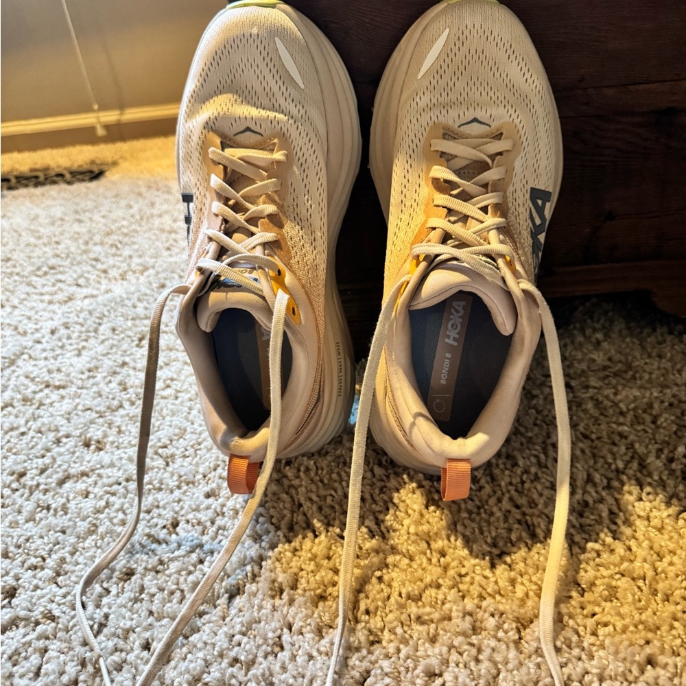 Hoka Bondi 8 Pink/cream size 9